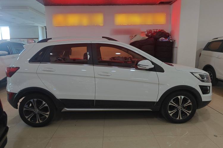 Used BAIC Senova X25 2015 1.5L Manual Elite Edition Exterior 2
