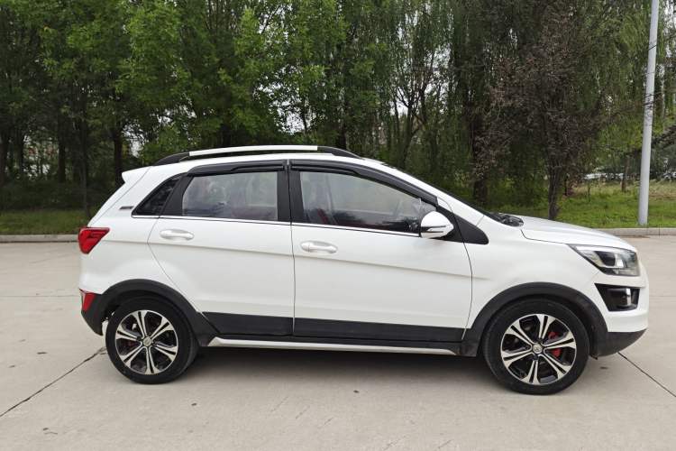 Used BAIC Senova X25 2015 1.5L Manual Elite Edition Exterior 2