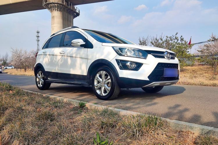 Used BAIC Senova X25 2015 1.5L manual Comfort trim level Exterior 2