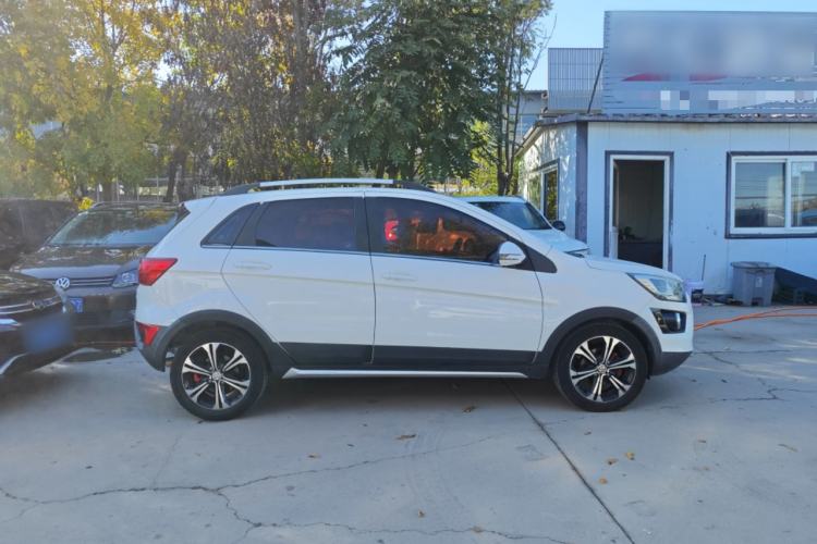 Used BAIC Senova X25 2015 1.5L Automatic Elite Model Exterior 2