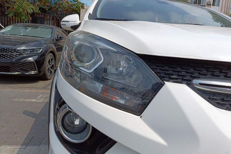 Used BAIC Senova X25 2015 1.5L automatic luxury version Exterior 3