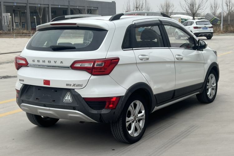 Used BAIC Senova X25 2015 1.5L manual Comfort trim level Exterior 3