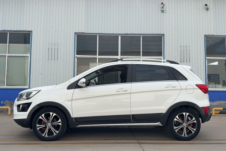 Used BAIC Senova X25 2015 1.5L Automatic Elite Model Exterior 3