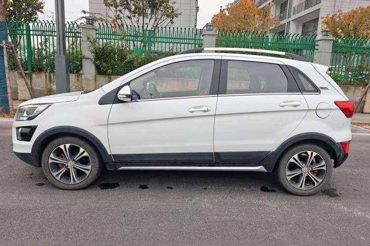 Used BAIC Senova X25 2015 1.5L Automatic Elite Model Exterior 3