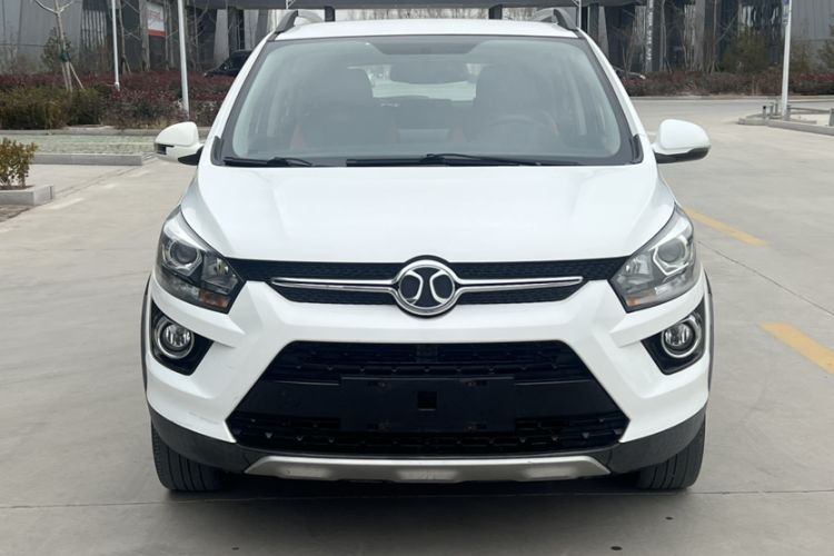 Used BAIC Senova X25 2015 1.5L manual Comfort trim level Exterior 4
