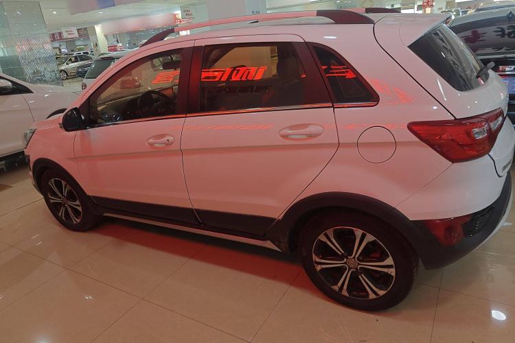 Used BAIC Senova X25 2015 1.5L Manual Elite Edition Exterior 5