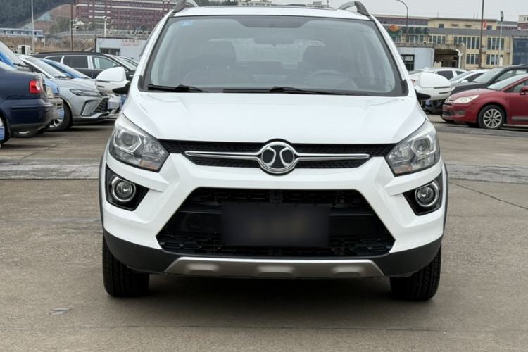 Used BAIC Senova X25 2015 1.5L Manual Elite Edition Exterior 5