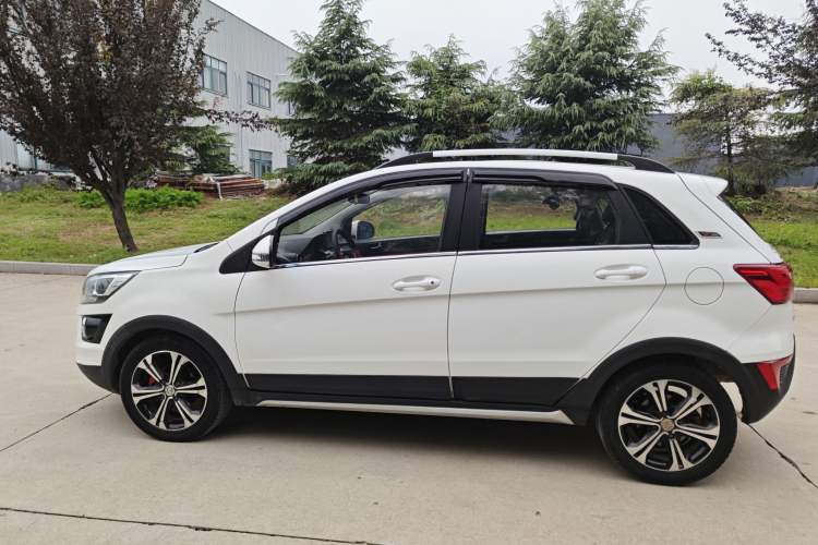 Used BAIC Senova X25 2015 1.5L Manual Elite Edition Exterior 5