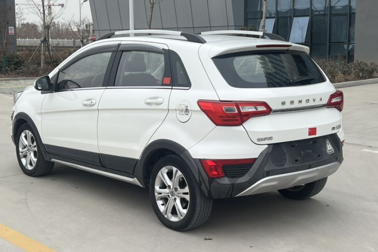 Used BAIC Senova X25 2015 1.5L manual Comfort trim level Exterior 5
