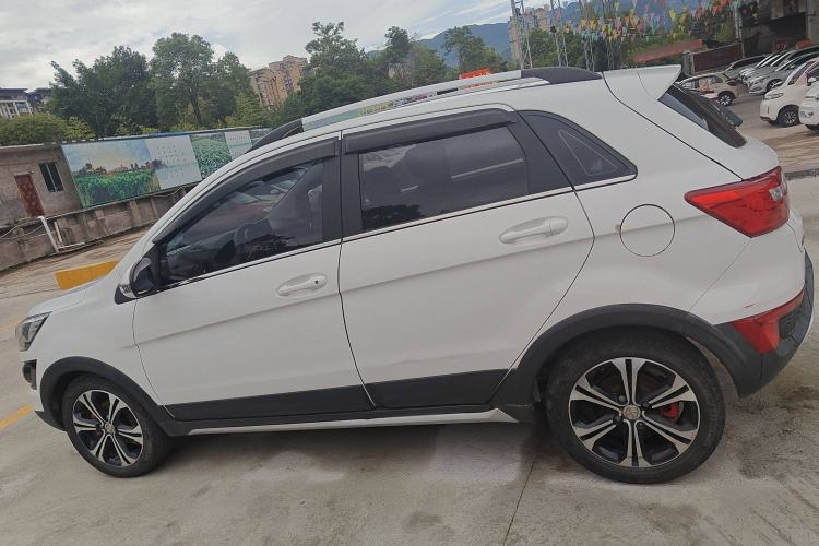 Used BAIC Senova X25 2015 1.5L Manual Elite Edition Exterior 5