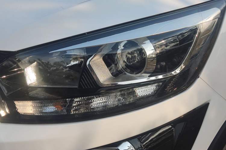 Used BAIC Senova X25 2015 1.5L manual Comfort trim level Exterior 6