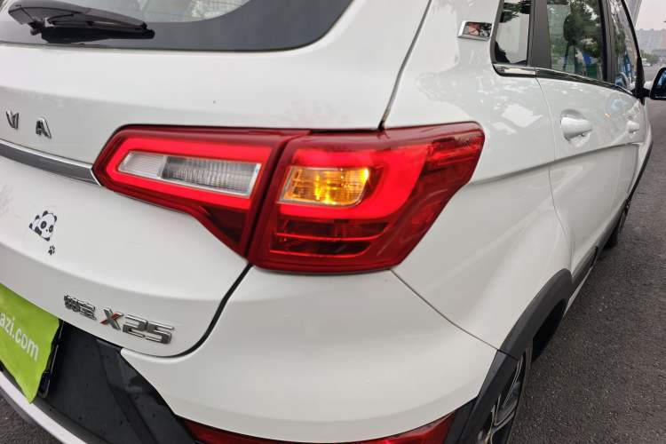 Used BAIC Senova X25 2015 1.5L Automatic Elite Model Exterior 6
