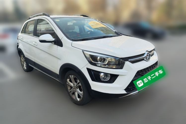 Used BAIC Senova X25 2015 1.5L manual Comfort trim level Front Right 45 Deg