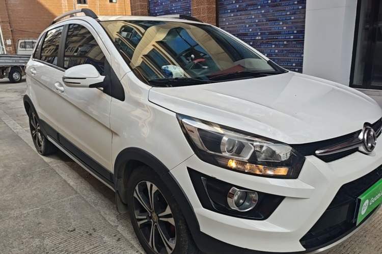 Used BAIC Senova X25 2015 1.5L Manual Elite Edition Front Right 45 Deg