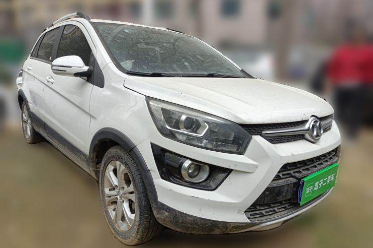 Used BAIC Senova X25 2015 1.5L manual Comfort trim level Front Right 45 Deg