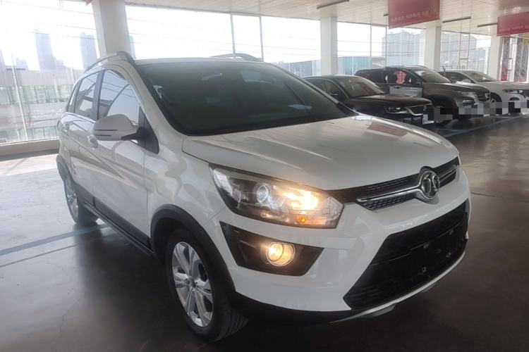 Used BAIC Senova X25 2015 1.5L manual Comfort trim level Front Right 45 Deg