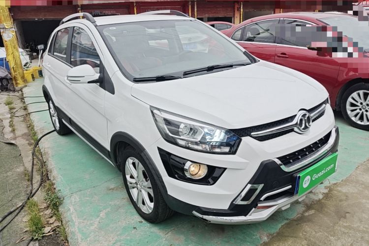 Used BAIC Senova X25 2015 1.5L manual Comfort trim level Front Right 45 Deg