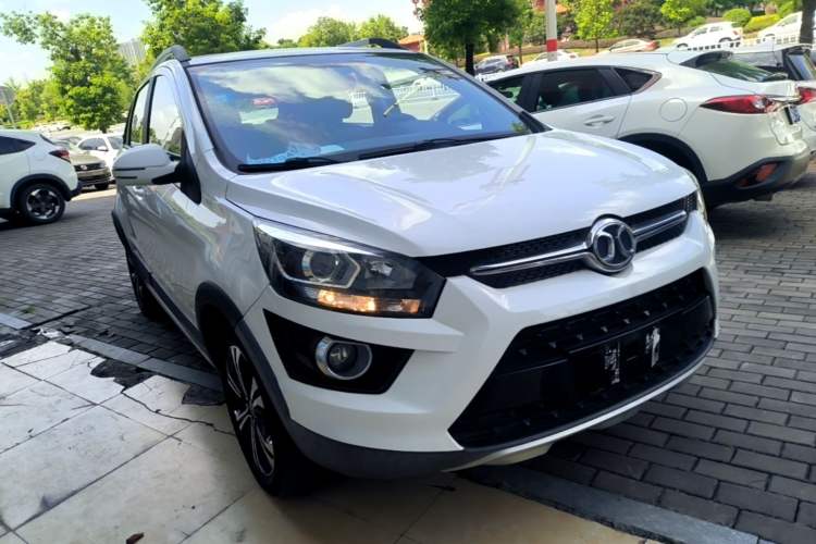 Used BAIC Senova X25 2015 1.5L manual Comfort trim level Front Right 45 Deg
