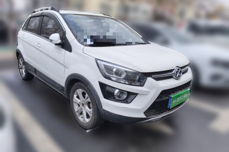 Used BAIC Senova X25 2015 1.5L manual Comfort trim level Front Right 45 Deg