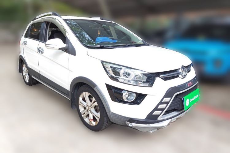Used BAIC Senova X25 2015 1.5L manual Comfort trim level Front Right 45 Deg