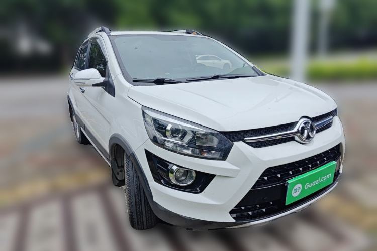 Used BAIC Senova X25 2015 1.5L manual Comfort trim level Front Right 45 Deg