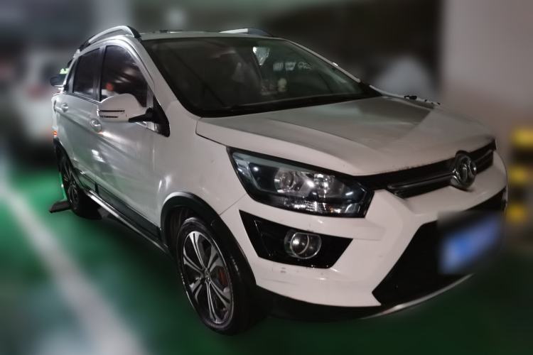 Used BAIC Senova X25 2015 1.5L Manual Elite Edition Front Right 45 Deg