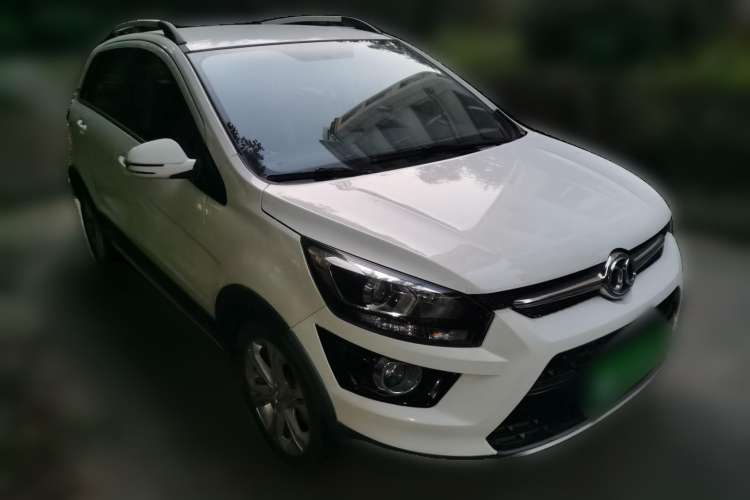 Used BAIC Senova X25 2015 1.5L manual Comfort trim level Front Right 45 Deg