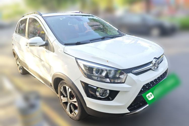 Used BAIC Senova X25 2015 1.5L automatic luxury version Front Right 45 Deg