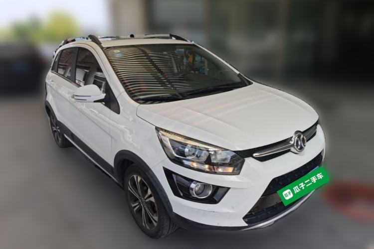 Used BAIC Senova X25 2015 1.5L Manual Elite Edition Front Right 45 Deg
