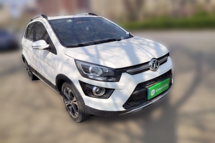 Used BAIC Senova X25 2015 1.5L Manual Elite Edition Front Right 45 Deg