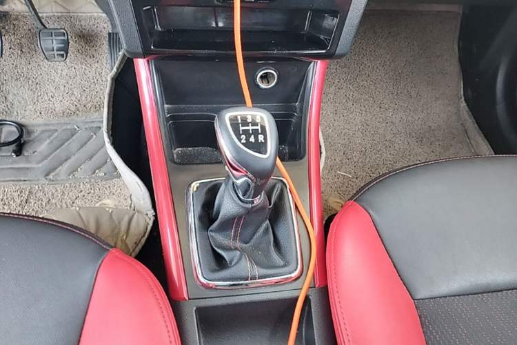 Used BAIC Senova X25 2015 1.5L Manual Elite Edition Gear Lever