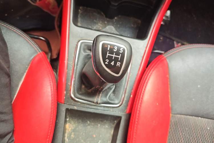 Used BAIC Senova X25 2015 1.5L Manual Elite Edition Gear Lever