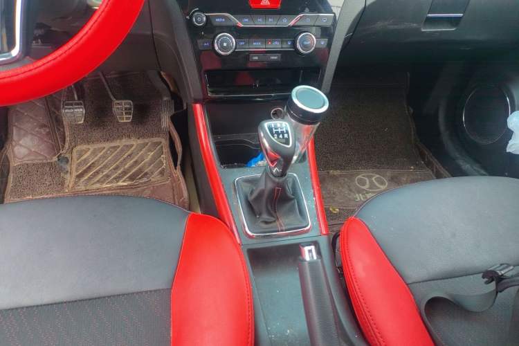 Used BAIC Senova X25 2015 1.5L Manual Elite Edition Gear Lever