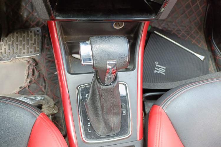 Used BAIC Senova X25 2015 1.5L automatic luxury version Gear Lever