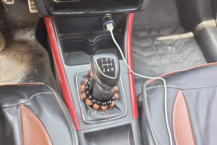 Used BAIC Senova X25 2015 1.5L Manual Elite Edition Gear Lever