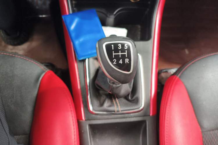 Used BAIC Senova X25 2015 1.5L Manual Elite Edition Gear Lever