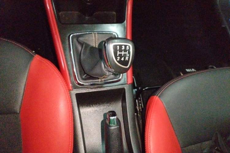 Used BAIC Senova X25 2015 1.5L Manual Elite Edition Gear Lever