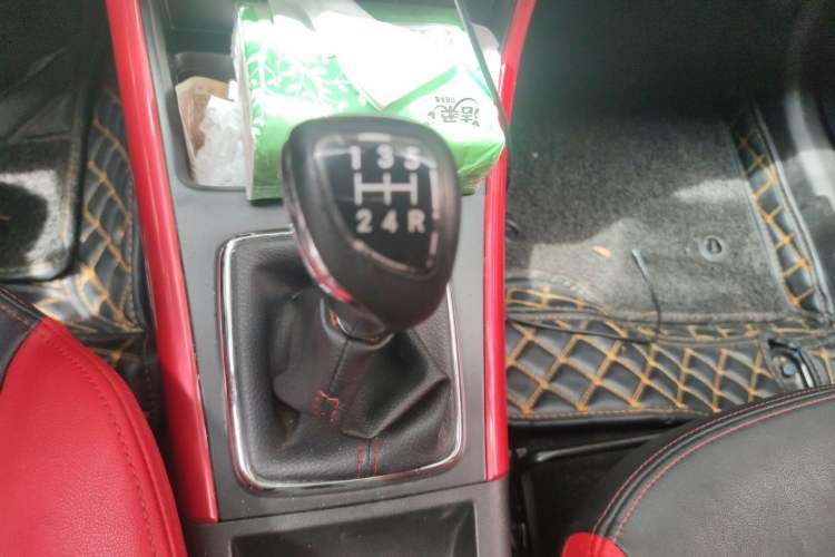 Used BAIC Senova X25 2015 1.5L Manual Elite Edition Gear Lever