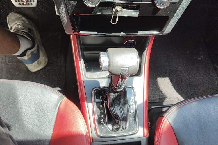 Used BAIC Senova X25 2015 1.5L Automatic Elite Model Gear Lever