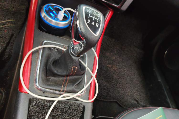 Used BAIC Senova X25 2015 1.5L Manual Elite Edition Gear Lever