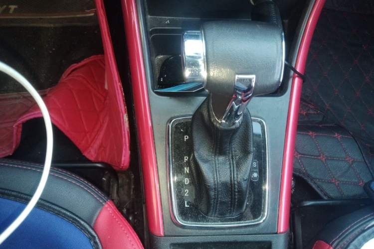 Used BAIC Senova X25 2015 1.5L Automatic Elite Model Gear Lever