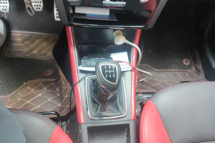Used BAIC Senova X25 2015 1.5L Manual Elite Edition Gear Lever
