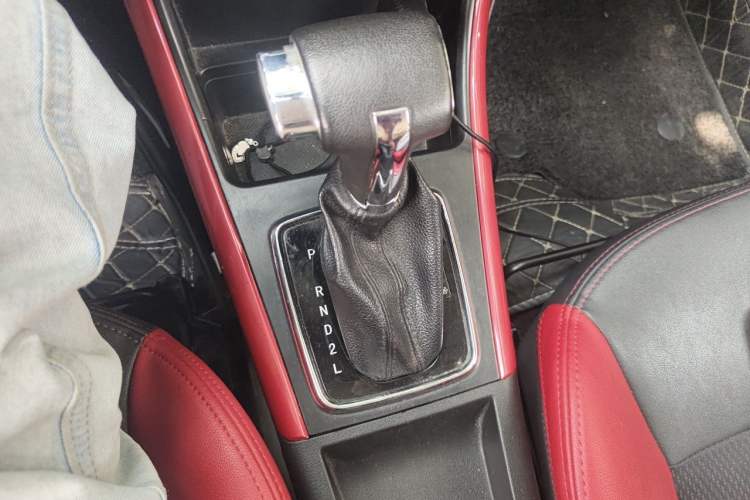 Used BAIC Senova X25 2015 1.5L Automatic Elite Model Gear Lever
