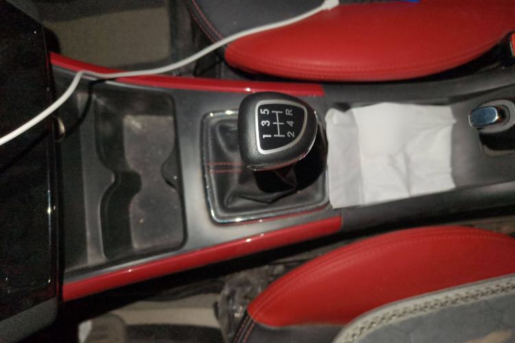 Used BAIC Senova X25 2015 1.5L Manual Elite Edition Gear Lever