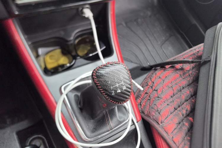 Used BAIC Senova X25 2015 1.5L Manual Elite Edition Gear Lever