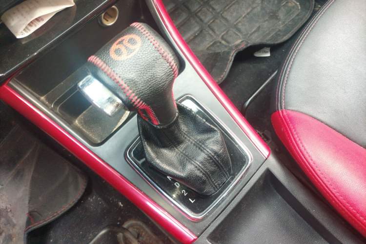 Used BAIC Senova X25 2015 1.5L Automatic Elite Model Gear Lever