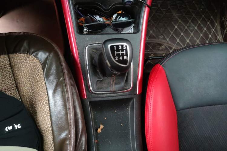 Used BAIC Senova X25 2015 1.5L Manual Elite Edition Gear Lever