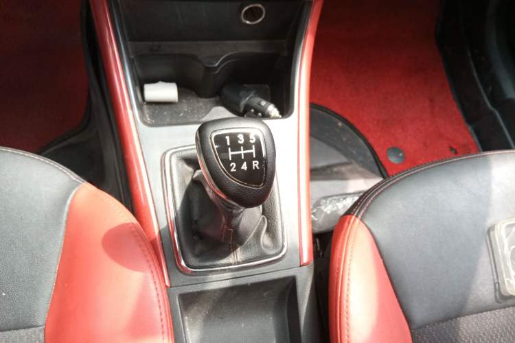 Used BAIC Senova X25 2015 1.5L Manual Elite Edition Gear Lever
