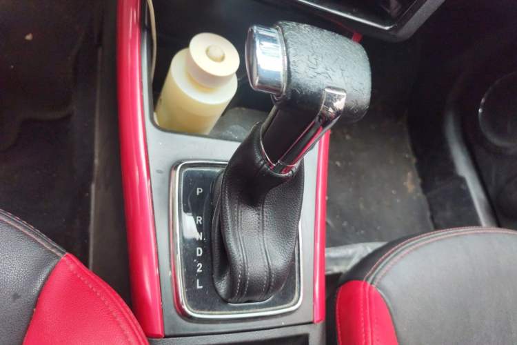Used BAIC Senova X25 2015 1.5L Automatic Elite Model Gear Lever