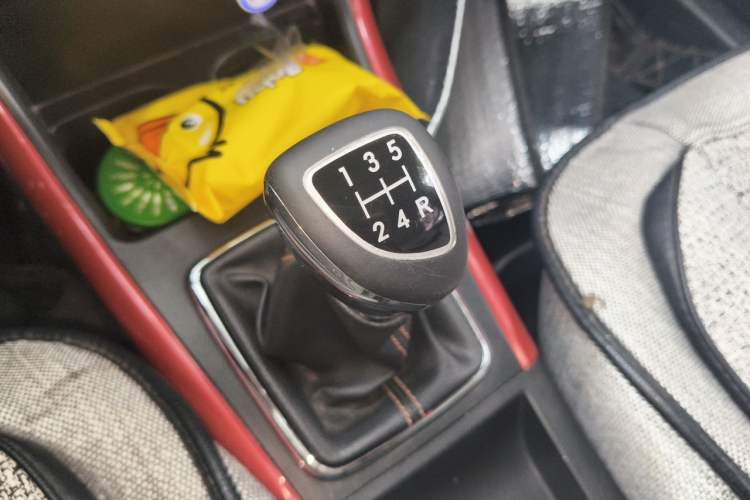 Used BAIC Senova X25 2015 1.5L Manual Elite Edition Gear Lever